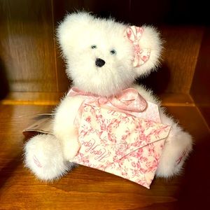 Adorable Boyd’s Bears Limited Edition “Lil’ Love” Hope Bear